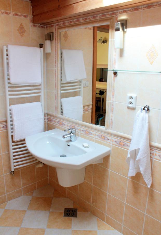 Hotel Orix Яхимов Экстерьер фото